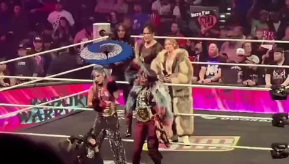 Aj Lee, Charlotte Flair, Alexa Bliss, Rhea Ripley & Iyo Sky Brawl With Team Nia - WWE Raw 11/24/25