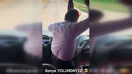 Otobüs Şoförü Seyir Halindeyken Ayağa Kalkıp Oynadı