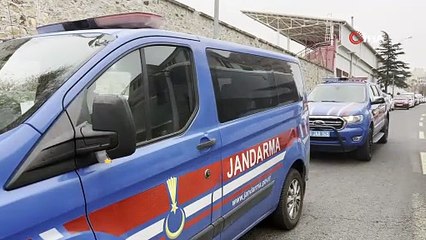 Eşinin bıçakladığı adam, eşini adliye çevresinde pompalı tüfek ile beklerken yakalandı