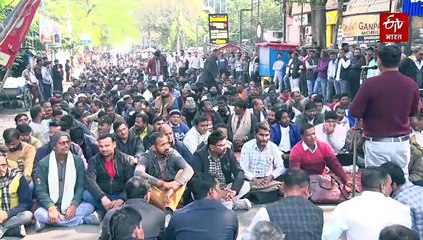 लखनऊ में बिजली संविदाकर्मियों का विरोध-प्रदर्शन; समस्याएं नहीं सुलझी तो बड़े आंदोलन की चेतावनी