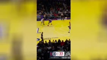 Lakers - Le bloc monstrueux de Hayes sur Harden