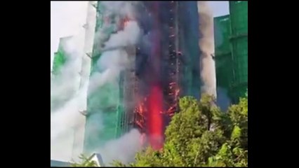 Fogo em Hong Kong destrói complexo residencial com 2 mil apartamentos