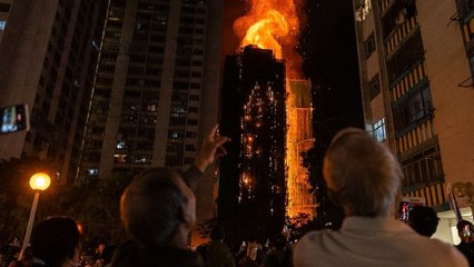 Al menos cuatro muertos en un violento incendio en Hong Kong