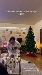 Ευρυδίκη Βαλαβάνη: Στόλισε το Χριστουγεννιάτικο δέντρο με το μωρό της – Το βίντεο με τη μαμά της