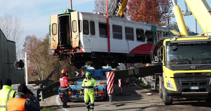 Recupero treno e camion dopo l'incidente a Bondeno