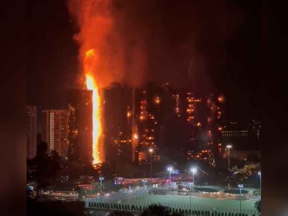 Flammenhölle in hongkong: wolkenkratzer stehen in brand