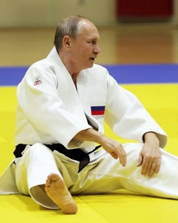 Le Manifest - 🚨 🇺🇸🤼‍♂️ Le projet complètement fou de la WWE 🔥 Vince McMahon voulait faire venir… Vladimir Poutine sur le ring ! 😳 Une idée folle révélée par CJ Perry, stoppée net à l’arrivée de Trump