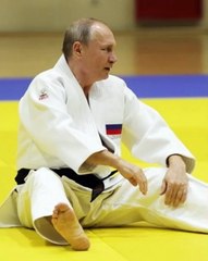 Le Manifest - 🚨 🇺🇸🤼‍♂️ Le projet complètement fou de la WWE 🔥 Vince McMahon voulait faire venir… Vladimir Poutine sur le ring ! 😳 Une idée folle révélée par CJ Perry, stoppée net à l’arrivée de Trump