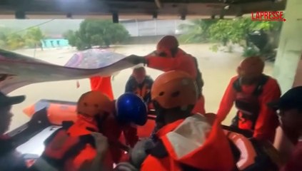 Indonesia, frane e inondazioni sull'isola di Sumatra: morti e dispersi