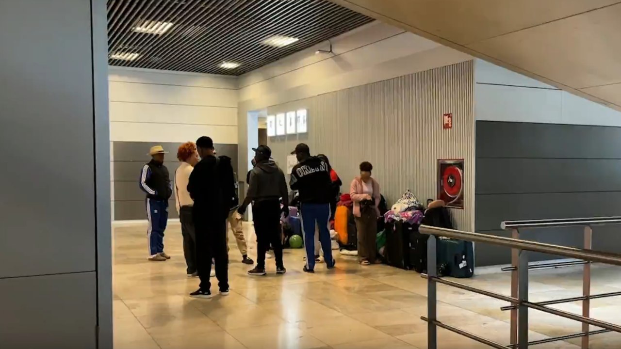 Colombianos están varados en Madrid por cancelación de vuelos a Venezuela: tenían escala en Caracas