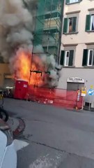Esplosioni e fiamme: Firenze, incendio in una macelleria in via della Scala