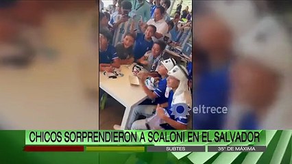 Scaloni, piel de gallina El video viral de los niños de El Salvador que lo ven y cantan  Muchachos