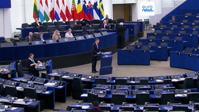 ЕС должен использовать замороженные активы для Украины, заявил еврокомиссар Домбровскис в интервью Euronews