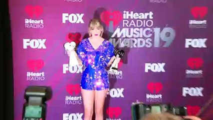 Selena Gomez & Justin Bieber React To Taylor Swift New Feud With Scooter Braun