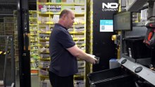 Amazon εγκαθιστά 2.000 ρομπότ στην αποθήκη στο Μπόλτον για τη χριστουγεννιάτικη ζήτηση