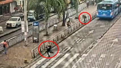 VIDEO | Asalto a mano armada dentro de un banco en Cali terminó con tiroteo y dos capturados