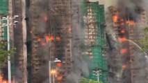Al menos 13 fallecidos a causa de un incendio que afecta a varios rascacielos en Hong Kong