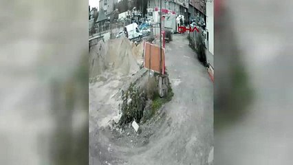 Faciadan dönüldü! Yük kaydı, kamyon devrildi