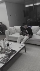 El emotivo homenaje de Mastantuono a Maradona a ritmo de guitarra