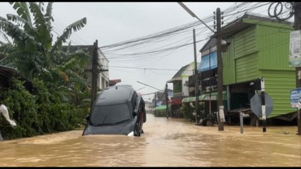 Thailandia, evacuazioni nel sud del Paese dopo le grandi inondazioni