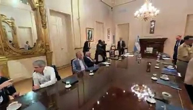 El Presidente Javier Milei saludó a su Gabinete en una nueva reunión en Casa Rosada