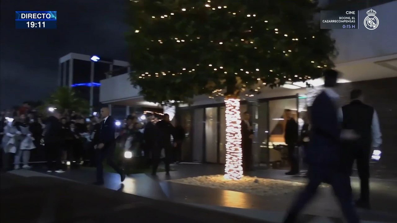 Salida Real Madrid al estadio del Olympiacos