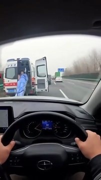 Ces ambulanciers vont faire la boulette de leur carrière