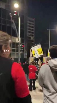 Hundreds of airline catering workers shut down LAX entrance