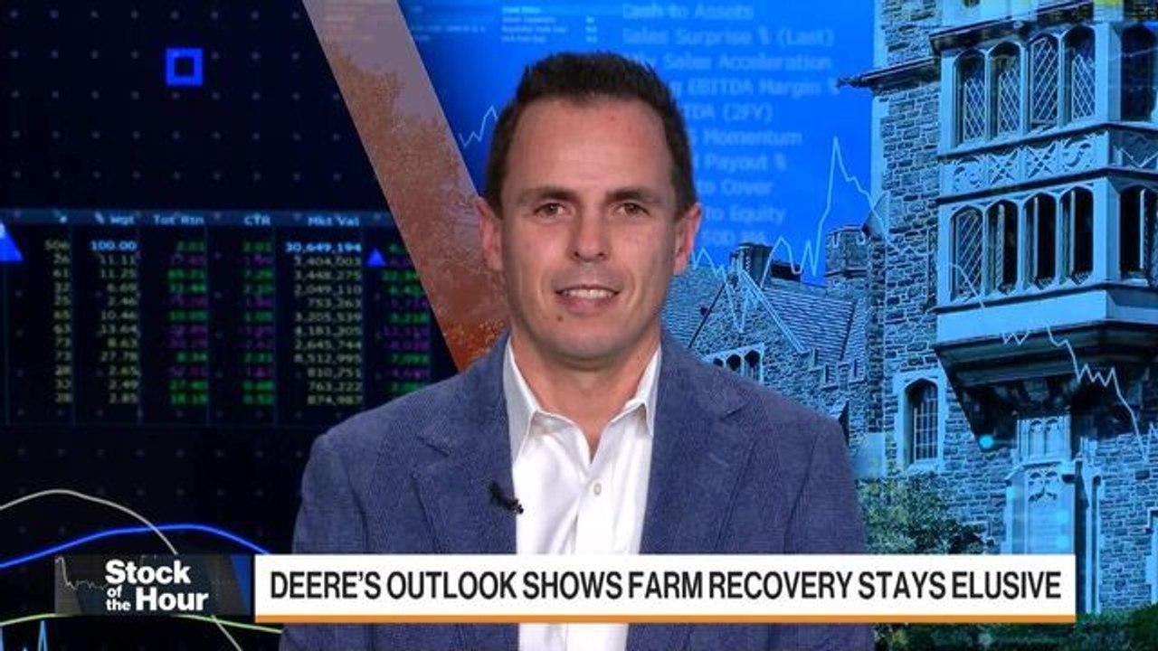 Deere Shares Fall On Disappointing Outlook