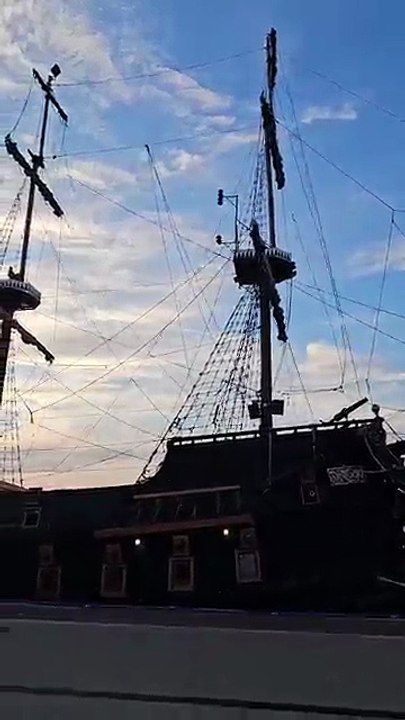 Statek piracki w porcie Gdynia