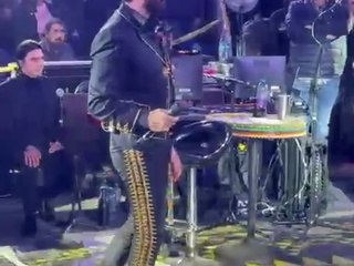 Alejandro Fernández causa polémica al ser captado en "mal estado" en concierto