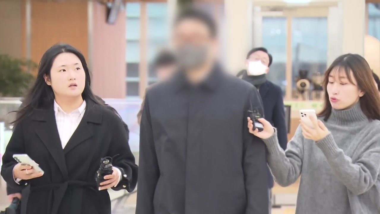 김건희 오빠 부부 특검 소환...'증거인멸' 질문에 침묵 / YTN