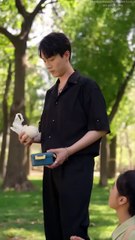 Ella jugó con mi corazón, y al verme con la chica más linda de la universidad, se arrepintió