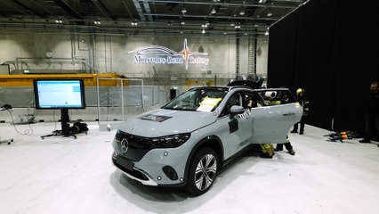 Einzigartige Partnerschaft - Mercedes-Benz und europäische Feuerwehren trainieren gemeinsam