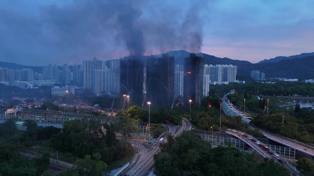 Las terribles imagenes aéreas de las torres quemadas de Hong Kong tras el devastador incendio