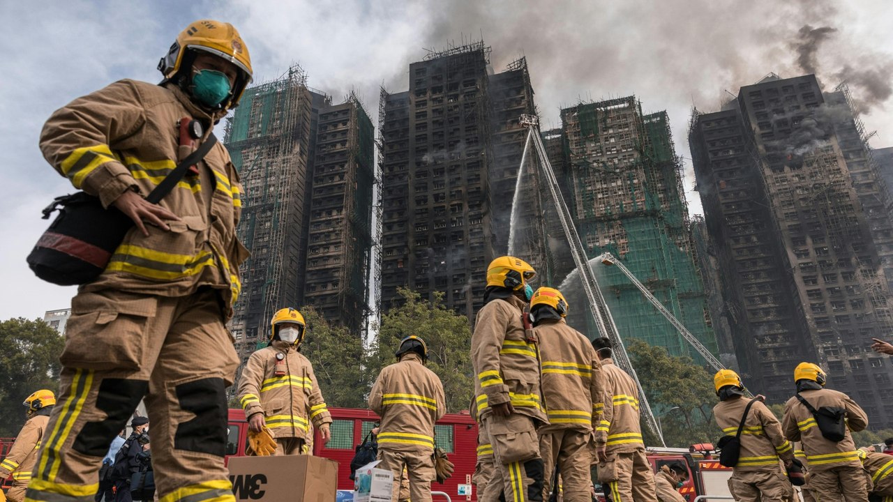 Großbrand in Hongkong: Über 40 Tote, Hunderte vermisst