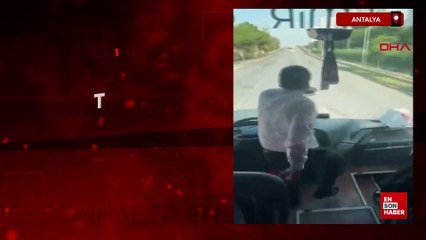 Antalya'da taraftar otobüsü şoförü, direksiyonu bırakıp oynadı