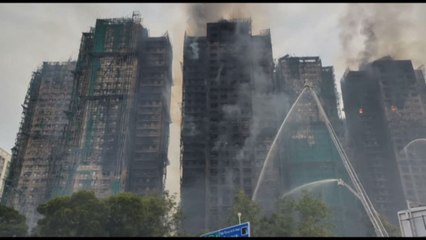 Incendio a Hong Kong: almeno 55 i morti, centinaia di dispersi