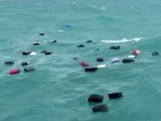 Panne auf Touristenfähre: Gepäck fällt ins Meer und treibt weg