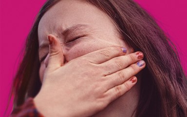 Una figlia che sente i pensieri segreti dei genitori... La clip di Lo schiaffo, nuovo film Frédéric Hambalek