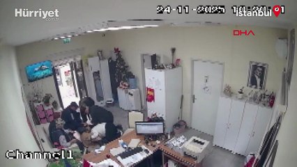 Pendik'te belge almaya gelen kadınla muhtar arasında tekme tokat kavga kamerada!