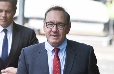 Kevin Spacey responderá a ações civis na Inglaterra por suposta importunação sexual