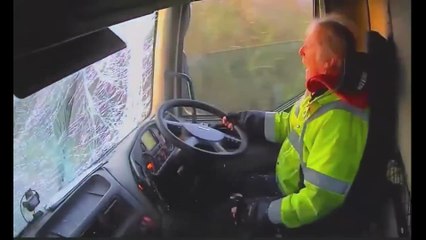 Provoca un accidente de tráfico por llevar el cristal empañado: 5 coches dañados y 3 heridos