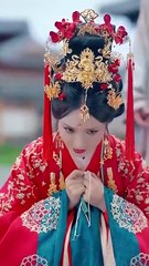 El adiós que sacudió el trono (Doblado) en Español