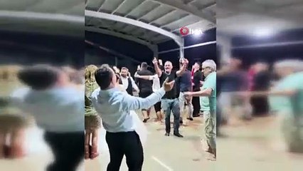 Pist Suyla Doldu Ama Düğün Durmadı: Paçaları Sıvayıp Oynamaya Devam Ettiler