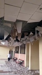 Video: Vientos huracanados e intensas lluvias dejan techos destruidos y árboles caídos en Bermejo