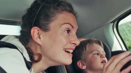 Elle entend pas la moto Bande-annonce VF STFR