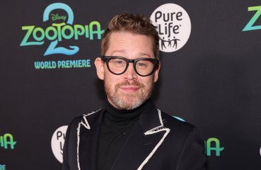 Para proteger filhos, Macaulay Culkin decide manter pai fora de sua vida: 'Vai morrer sozinho'