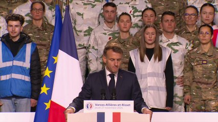 "3.000 jeunes seront choisis pour effectuer le service national à l'été 2026 (...) pour atteindre 50.000 jeunes en 2035", annonce Emmanuel Macron