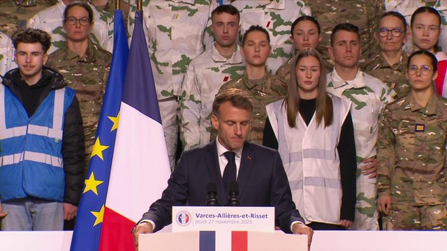 3.000 jeunes seront choisis pour effectuer le service national à l'été 2026 (...) pour atteindre 50.000 jeunes en 2035 , annonce Emmanuel Macron